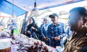 Turun ke Pasar Jati Agung, Wabup Syaiful Pastikan Stok Aman dan Harga Terkendali