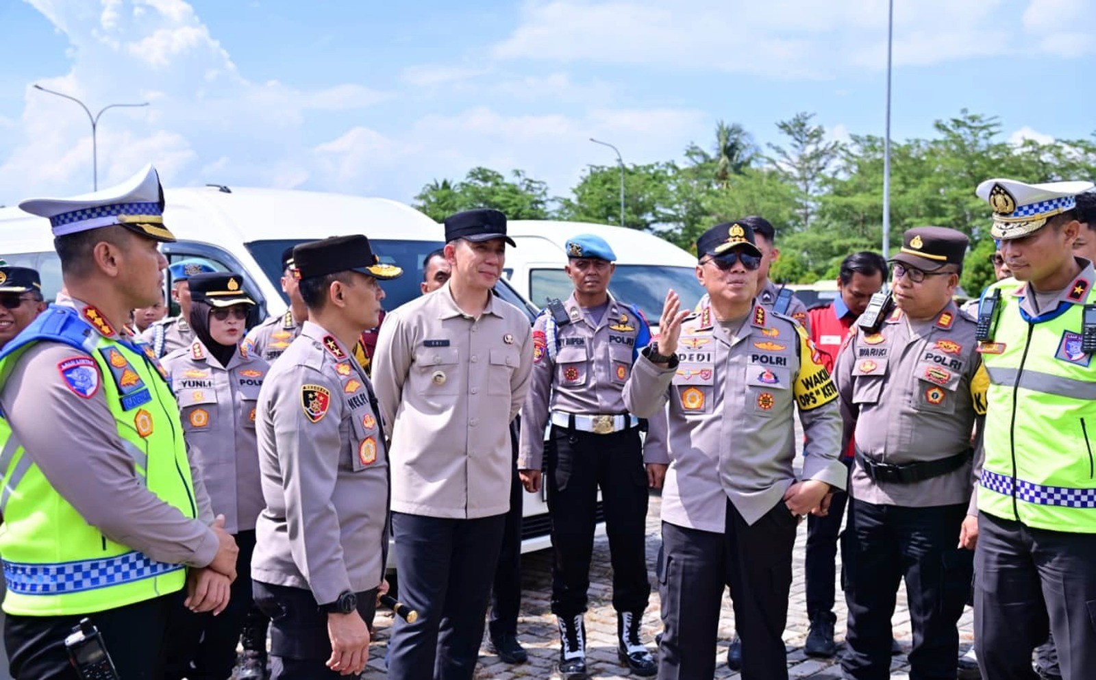 Bupati Egi Dampingi Wakapolri Dedi Prasetyo Tinjau Arus Mudik Bakauheni, Pastikan Pemudik Aman dan Nyaman