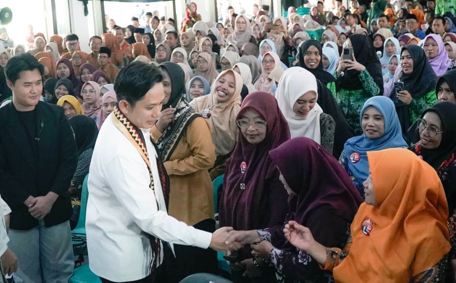 Di Hadapan 1.500 Guru, Bupati Egi Ingatkan Adaptasi di Era AI: Inspirasi Tak Bisa Digantikan Teknologi