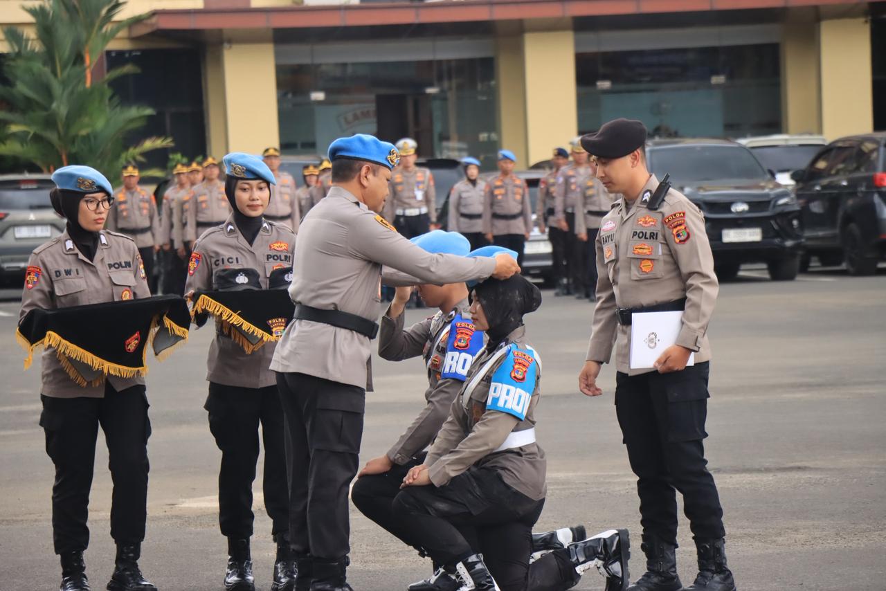 Lapangan Hitam Jadi Saksi, 35 Bintara Remaja Bidpropam Polda Lampung Jalani Pembaretan