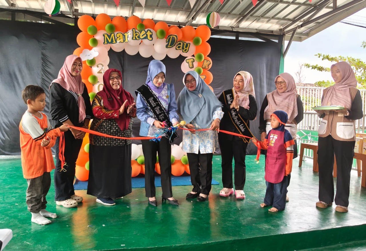 Belajar dari Pasar Mini: Cara TK IT Al Mumtaza Tanamkan Jiwa Wirausaha Sejak Dini