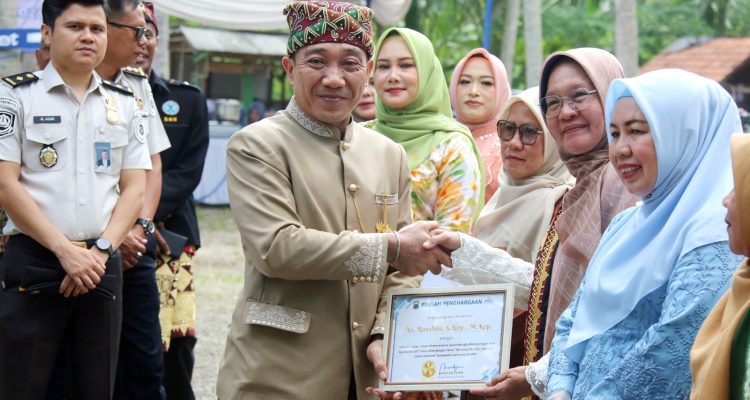 Dari UMKM hingga Jurnalis, 13 Wanita Helau Lampung Selatan Diganjar Penghargaan di Hari Kartini 2026