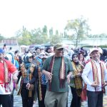Rayakan Hari Tari Sedunia, Plt. Bupati I Komang Koheri Ikut Menari Selendang di Tugu Canang