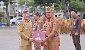 Mengabdi Puluhan Tahun, 3 PNS Dinas Pendidikan Lampung Selatan Diganjar Satyalancana Karya Satya di Hardiknas 2026