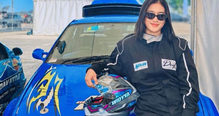 Putri Kalianda Tantang Drifter Nasional di IDS 2026, Widyya Turro Buktikan Lampung Selatan Punya Talenta Balap Nasional Putri Kalianda Tantang Drifter Nasional di IDS 2026, Widyya Turro Buktikan Lampung Selatan Punya Talenta Balap Nasional