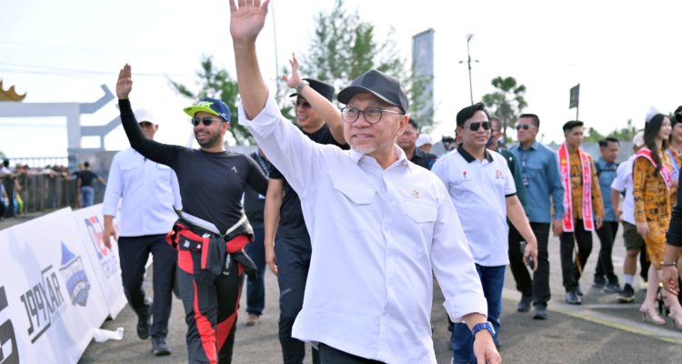 Dipuji Langsung Menko Zulhas, Strategi 0 Rupiah APBD Bupati Egi di IDS Sumatra 2026 Jadi Sorotan Nasional Dipuji Langsung Menko Zulhas, Strategi 0 Rupiah APBD Bupati Egi di IDS Sumatra 2026 Jadi Sorotan Nasional