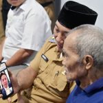 Wujud Nyata Kepedulian, Bupati Radityo Egi Siapkan Ruang Pemberdayaan Ekonomi untuk Mbah Mujiran