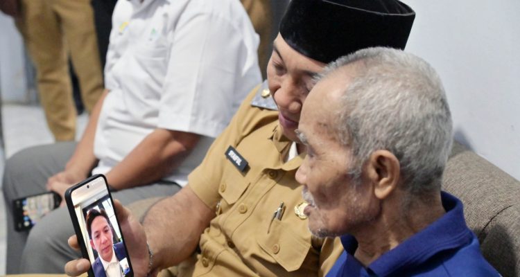 Wujud Nyata Kepedulian, Bupati Radityo Egi Siapkan Ruang Pemberdayaan Ekonomi untuk Mbah Mujiran Wujud Nyata Kepedulian, Bupati Radityo Egi Siapkan Ruang Pemberdayaan Ekonomi untuk Mbah Mujiran