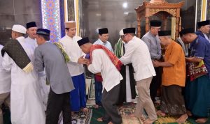 Di Tengah Gema Takbir Desa Kemukus, Bupati Egi Ajak Warga Rawat Hakikat Kurban Melalui Aksi Bersih Lingkungan