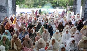 Ratusan Warga Khidmat Salat Iduladha di Masjid Agung Kalianda, Pemkab Lampung Selatan Distribusikan 36 Sapi Kurban hingga ke Pelosok