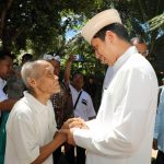 Lengkapi Kebahagiaan Iduladha Mbah Mujiran, Bupati Radityo Egi Datangi Langsung Kediamannya