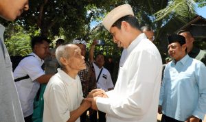 Lengkapi Kebahagiaan Iduladha Mbah Mujiran, Bupati Radityo Egi Datangi Langsung Kediamannya
