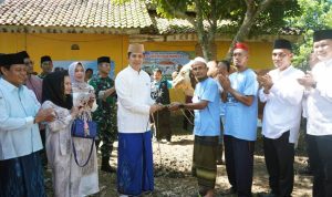 Bupati Egi Serahkan Sapi Kurban Raksasa 1,051 Ton dari Presiden Prabowo untuk Warga Jati Agung