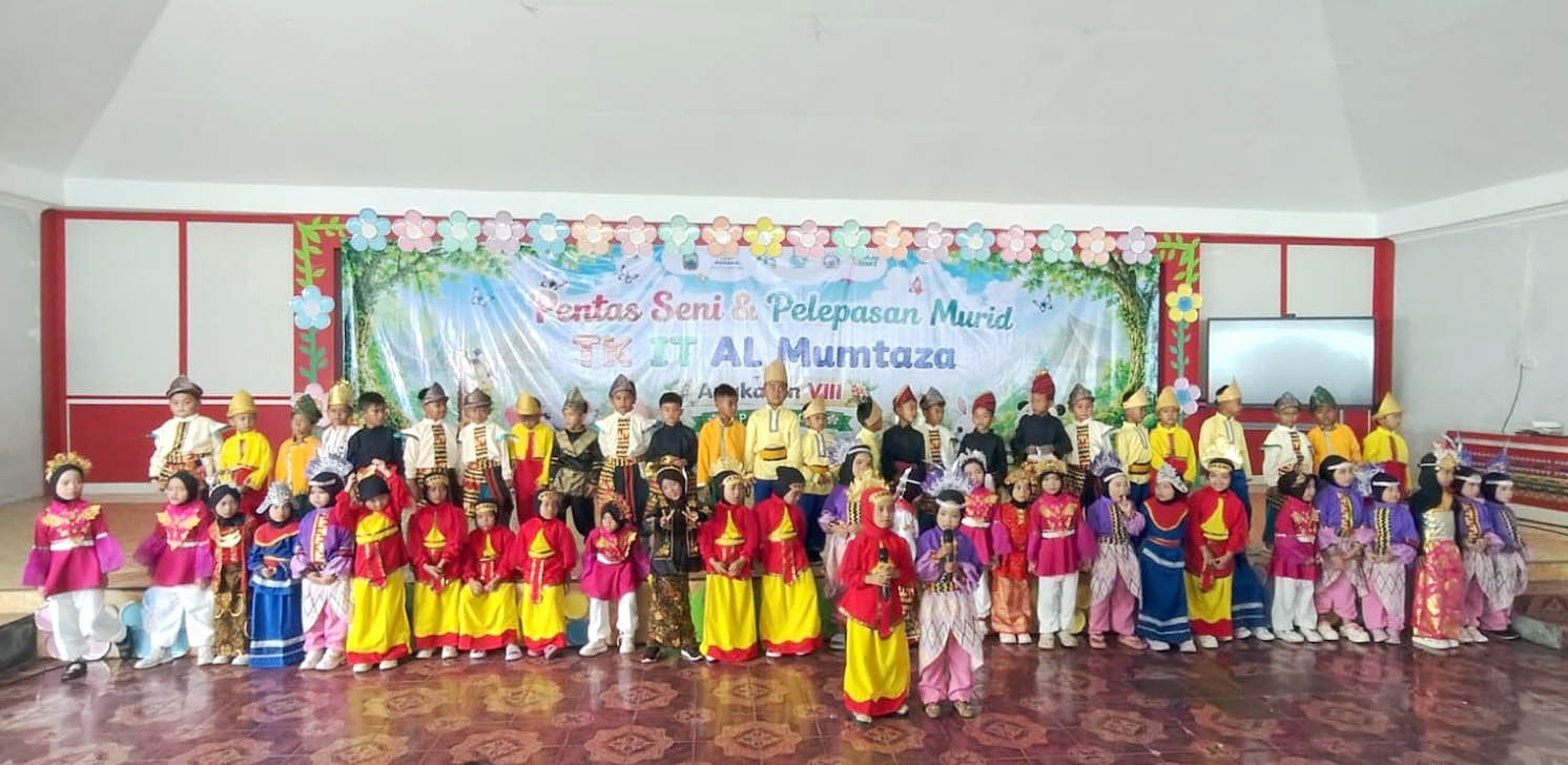 Air Mata Haru dan Senyum Bangga di Aula PKK Kalianda: Momentum ‘Hari Merdeka’ Angkatan VIII TK IT Al Mumtaza