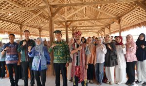 Perkuat Ekonomi Kreatif Berbasis Budaya, Pemkab Lampung Selatan Latih Generasi Muda Lestarikan Ikat Tukkus