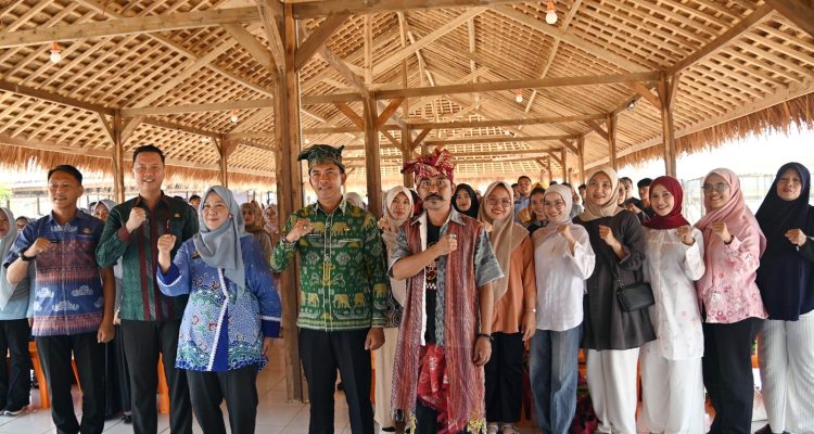 Perkuat Ekonomi Kreatif Berbasis Budaya, Pemkab Lampung Selatan Latih Generasi Muda Lestarikan Ikat Tukkus