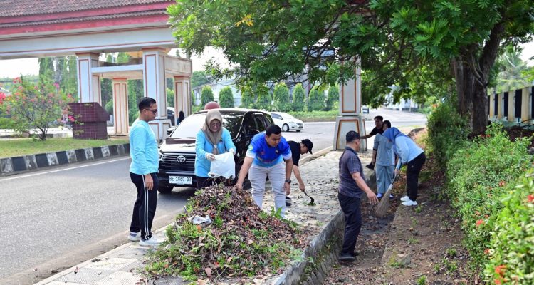 Gema HELAU Kembali Digelar, Pemkab Lampung Selatan Perkuat Budaya Gotong Royong Bersihkan Wajah Kota Kalianda