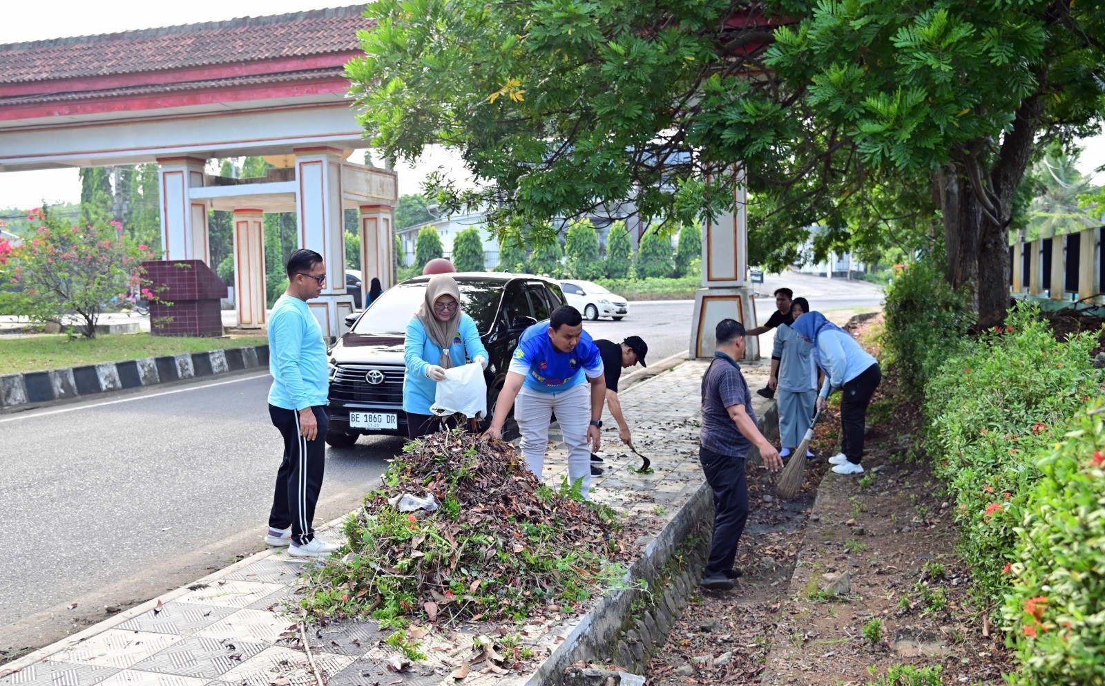 Gema HELAU Kembali Digelar, Pemkab Lampung Selatan Perkuat Budaya Gotong Royong Bersihkan Wajah Kota Kalianda