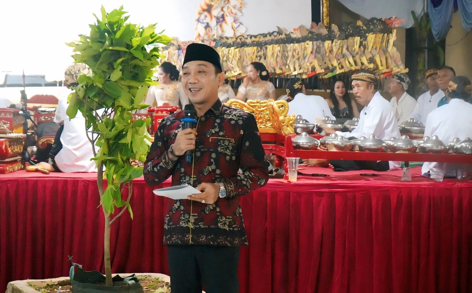 Hari Jadi ke-53 Desa Beringin Kencana, Wabup Syaiful Anwar Ajak Warga Perkuat Persatuan Menuju Desa HELAU