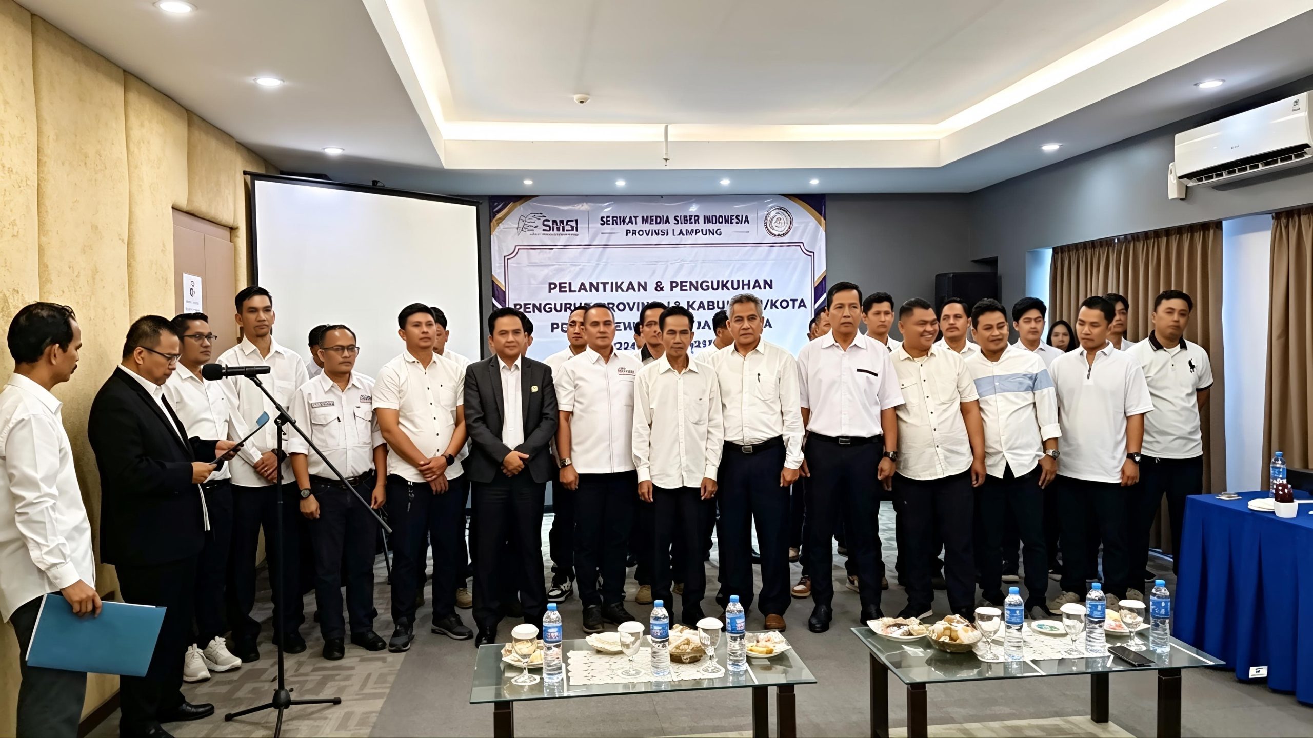 Ketua Umum SMSI Kukuhkan Pokja Newsroom Jaga Desa di Lampung, Perkuat Sinergi Kawal Tata Kelola Pemerintahan sampai ke Desa