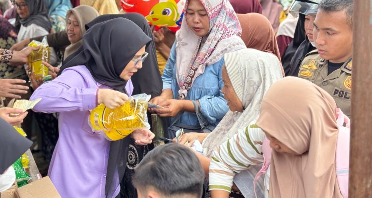 Manjau Jama Warga di Tegineneng, Pemkab Pesawaran Hadirkan Pasar Murah dan Beragam Layanan Terpadu
