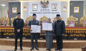DPRD Setujui Perda PSU Perumahan, Pemkab Lampung Selatan Pastikan Fasilitas Umum Permukiman Terawat dan Berkelanjutan DPRD Setujui Perda PSU Perumahan, Pemkab Lampung Selatan Pastikan Fasilitas Umum Permukiman Terawat dan Berkelanjutan