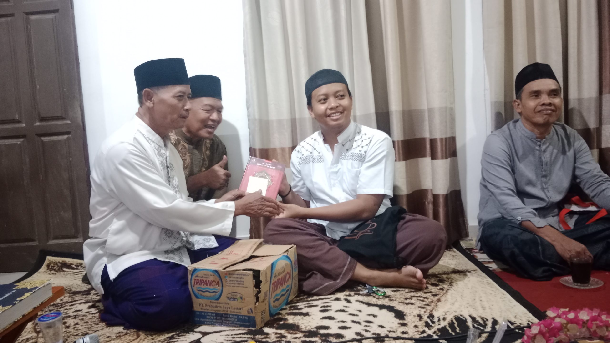 IPHI Kecamatan Gedong Tataan Serahkan Bantuan Alquran Ke TPA