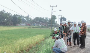 Gubernur Mirzani Tinjau Langsung Percepatan Pembangunan Jalan di Kecamatan Padang Ratu Gubernur Mirzani Tinjau Langsung Percepatan Pembangunan Jalan di Kecamatan Padang Ratu