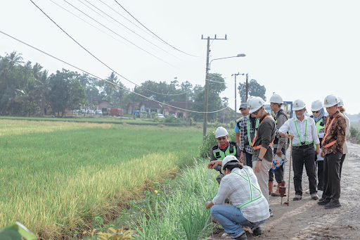 Gubernur Mirzani Tinjau Langsung Percepatan Pembangunan Jalan di Kecamatan Padang Ratu