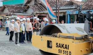 Warga Bangunrejo Terharu dan Ucapkan Terimakasih ke Gubernur Mirza, Jalan Yang Lama Rusak Jadi Mulus Warga Bangunrejo Terharu dan Ucapkan Terimakasih ke Gubernur Mirza, Jalan Yang Lama Rusak Jadi Mulus