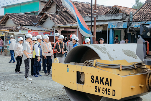 Warga Bangunrejo Terharu dan Ucapkan Terimakasih ke Gubernur Mirza, Jalan Yang Lama Rusak Jadi Mulus