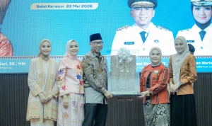 Gubernur Mirza Hadiri Acara Penyerahan Juara Lomba “Cawo Bubalah Lampung” Gubernur Mirza Hadiri Acara Penyerahan Juara Lomba “Cawo Bubalah Lampung”